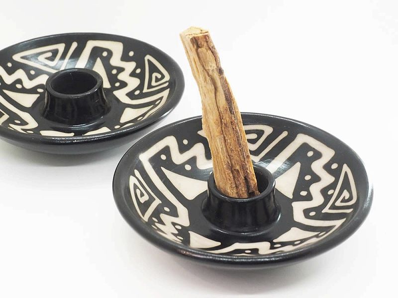 パロサント トライバルパターン インセンスホルダー 直径約13cm 高さ約3cm 陶器製 ペルー北部チュルカナスの職人の手作り品 お香立て