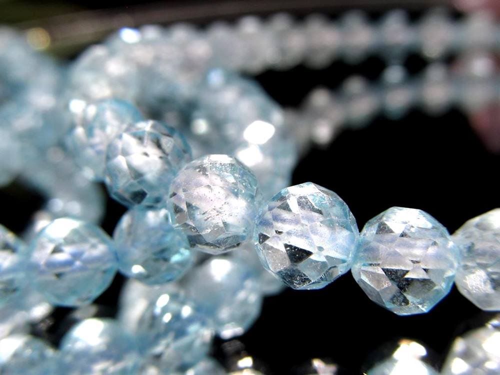 お買い得価格 ブルートパーズ 多面カットブレスレット 幅約5.5mm前後×34珠前後 爽やかソーダブルーカラー キラキラボタンカット 11月の誕生石 ブラジル産