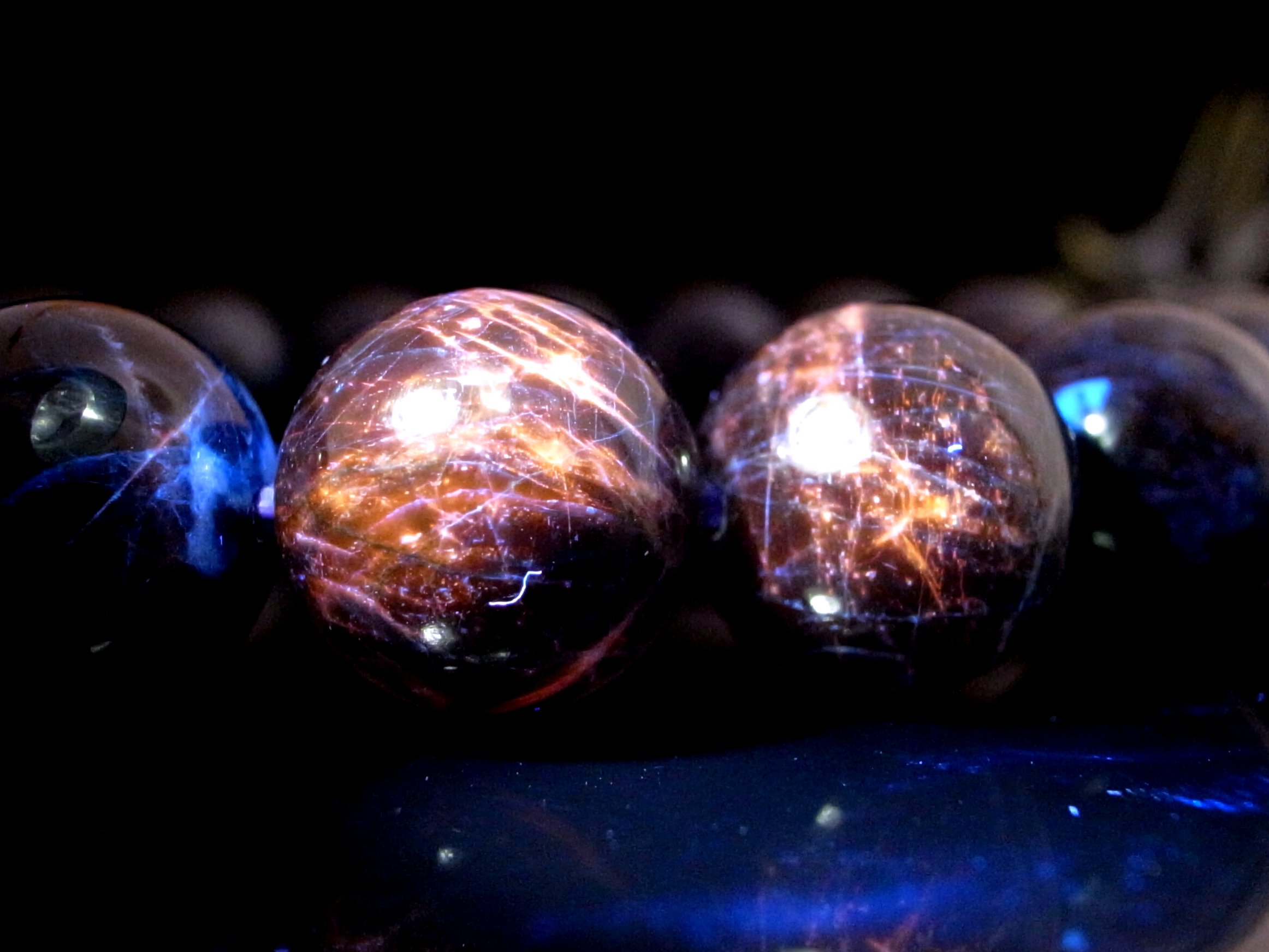 激レア 蛍光アウイナイト 濃色ブルーカラー 蛍光アウイナイト 藍宝石 ブレスレット 10mm-10.5mm×19珠 一点物 アフガニスタン産