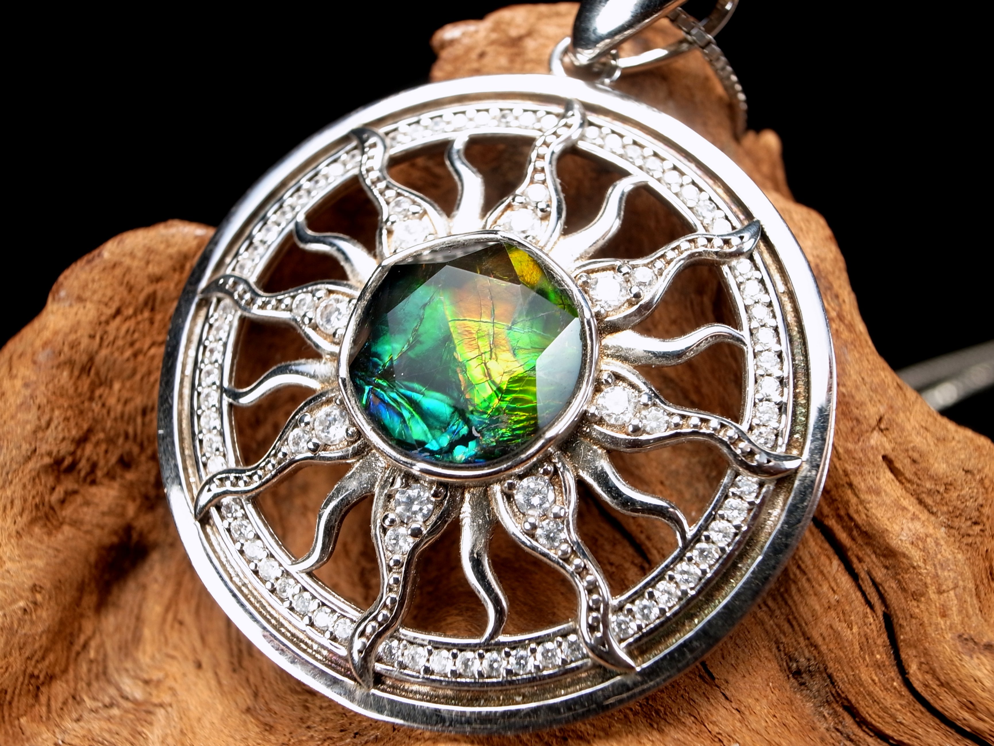 次回入荷未定 5A アンモライト 太陽モチーフ ペンダントトップ 外径32mm 石直径10mm 幸運を呼び込む石 一点もの silver925 カナダ産