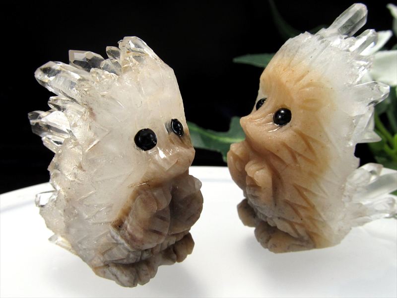 メノウ 瑪瑙 ハリネズミ 彫刻置物 高さ約35mm-45mm 重さ約25g-45g 1個売り 人間関係の修復 強力な邪気払い、魔除けの石 はりねずみモチーフのパワーストーン