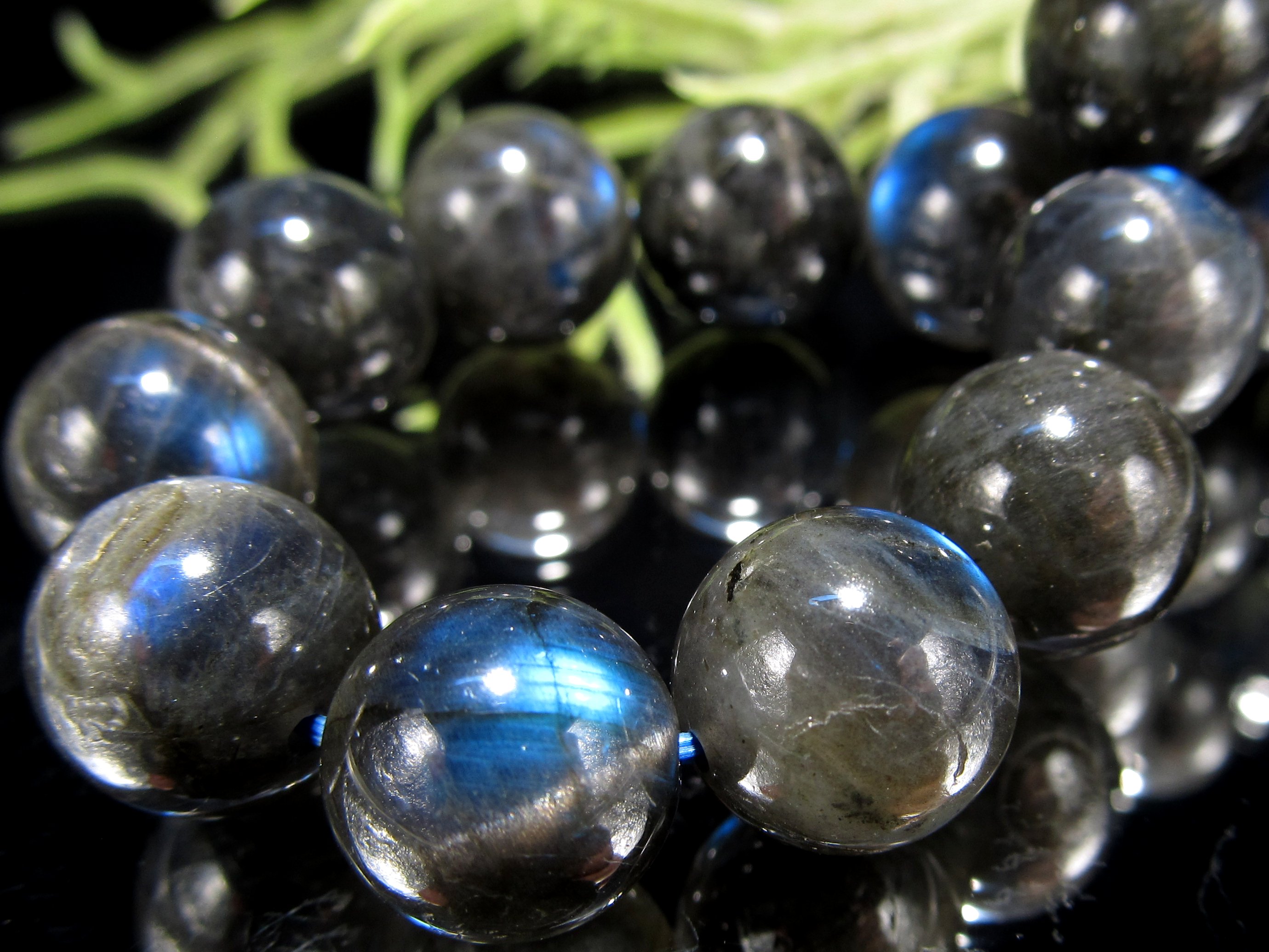 幻想的キャッツアイ効果 3A キャッツアイ・ブラックラブラドライト ブレスレット 11mm-11.5mm×18珠 漆黒の中に浮かび上がる極上濃厚ブルーシラー