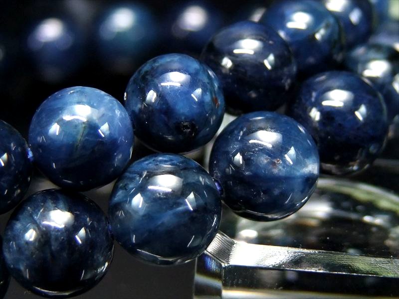 稀少なブルーカラー ブルースギライト(リヒテライト) ブレスレット 7mm-7.5mm×27珠前後 深みのある藍色の天然石