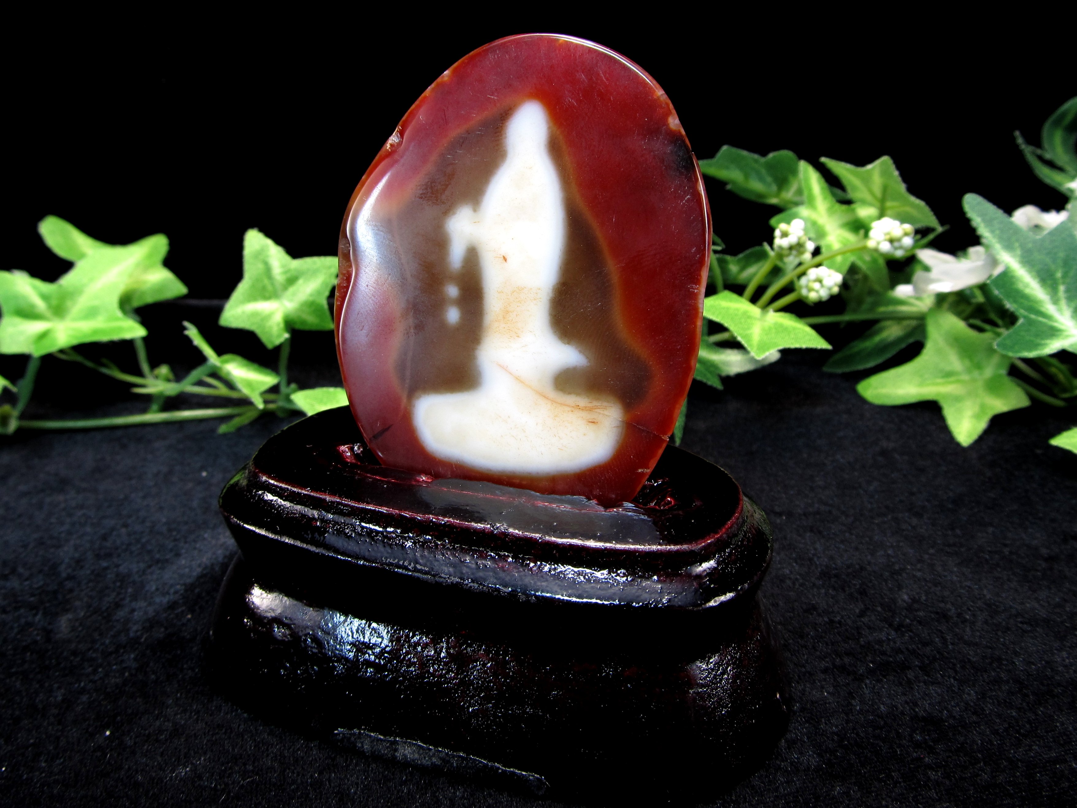 完全限定入荷 入荷頻度極少 赤瑪瑙原石スライス 観音紅天珠プレート置物 石サイズ縦約78mm×横幅約84mm 重さ約40g 1個売り