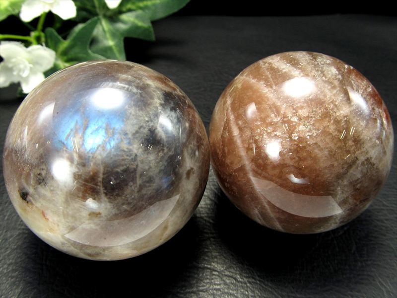 美しい橙と青の輝き サンストーン ムーンストーン共生 丸玉 1個売り 直径約42mm-44mm 輝くシルバーシラーとブルーシラー