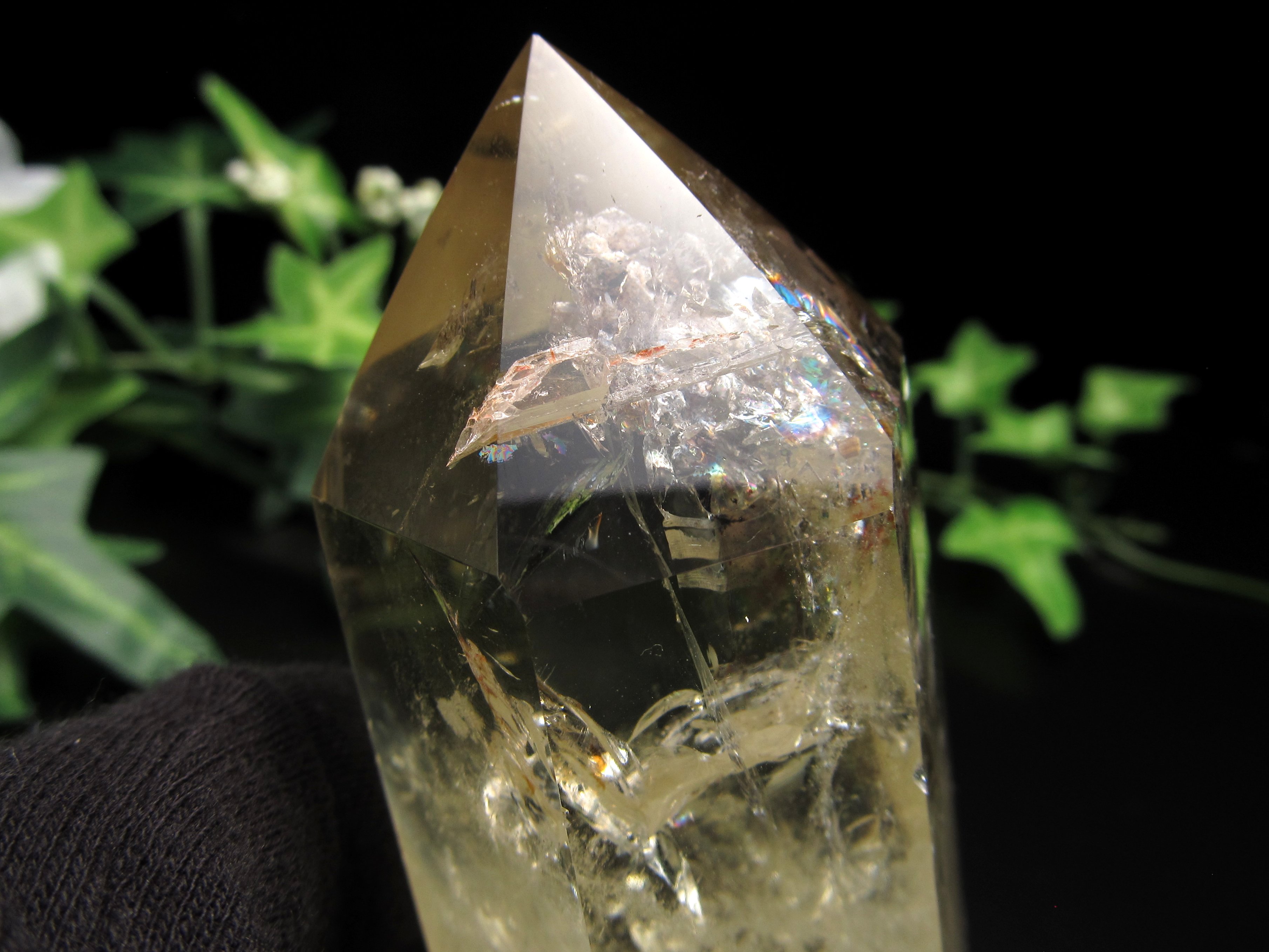 虹・ライモナイト入り 5A シトリン ポイント 六角柱 置物 専用木製台付 高さ約118mm 重さ310g 透明感抜群 黄水晶 11月の誕生石 一点もの ブラジル産