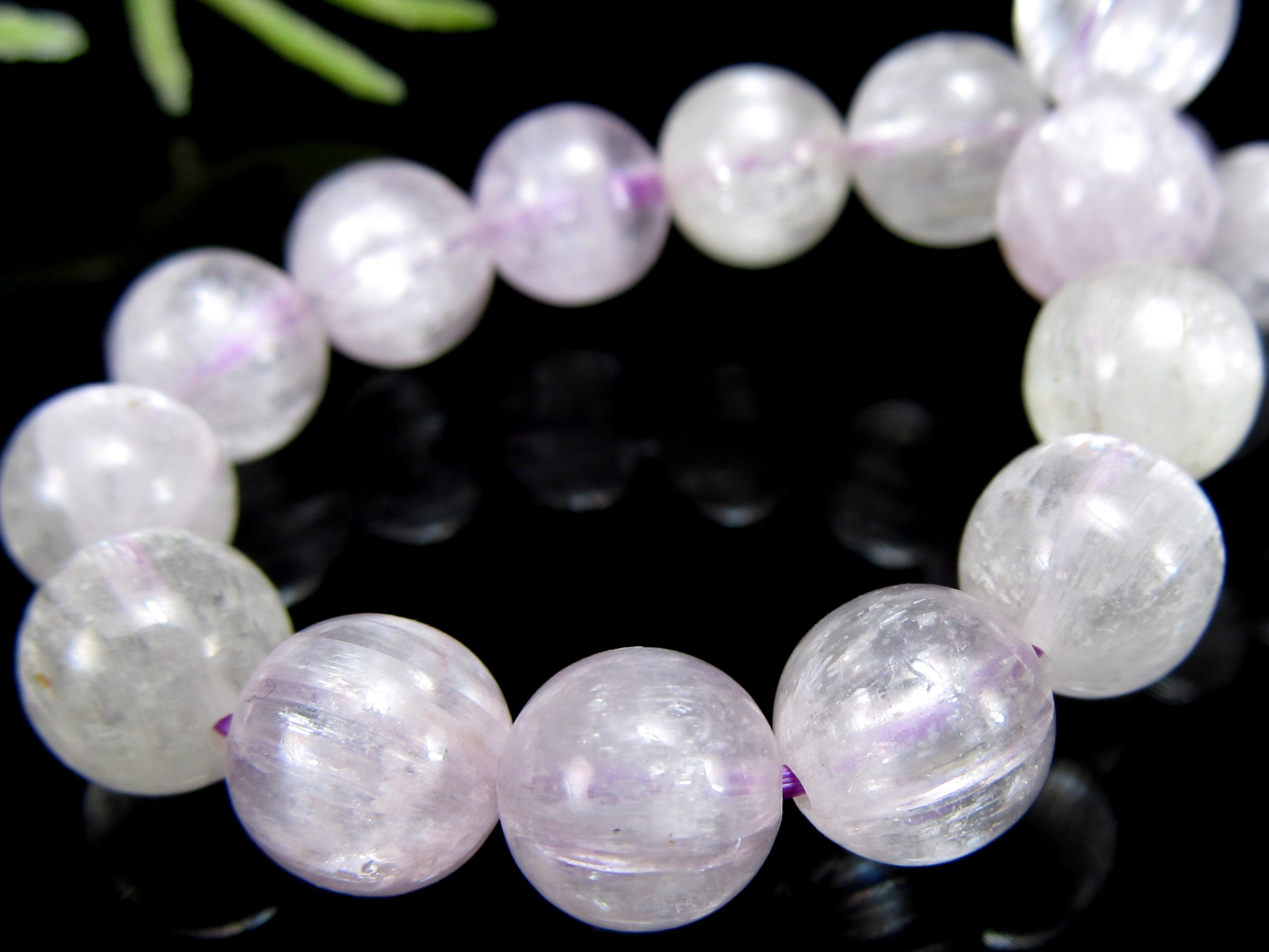4A+ 透明ライラックピンク クンツァイト ブレスレット 7.5mm-8mm×24珠 きらりと目を引くキャッツアイ効果も キラキラ反射 リチア輝石 新しい9月の誕生石