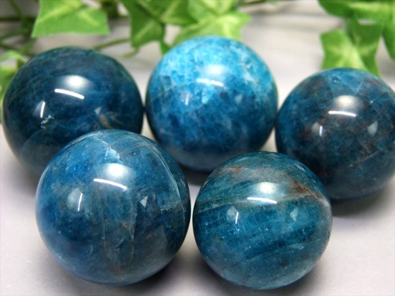 4A シラーありも ブルーアパタイト 丸玉 1個売り 直径約32mm-34mm 深みのある魅惑のブルー まるで流星群の様な煌めき 燐灰石 スフィア ブラジル産