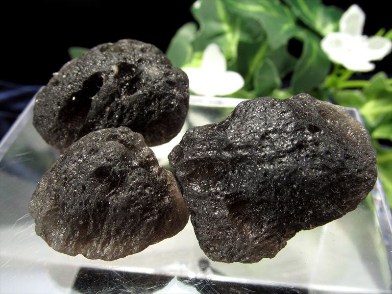 宇宙から来た石 テクタイト原石 100gセット サイズの平均約20mm-45mm前後 カルマの浄化 隕石の衝突により生まれるパワーストーン 天然ガラス