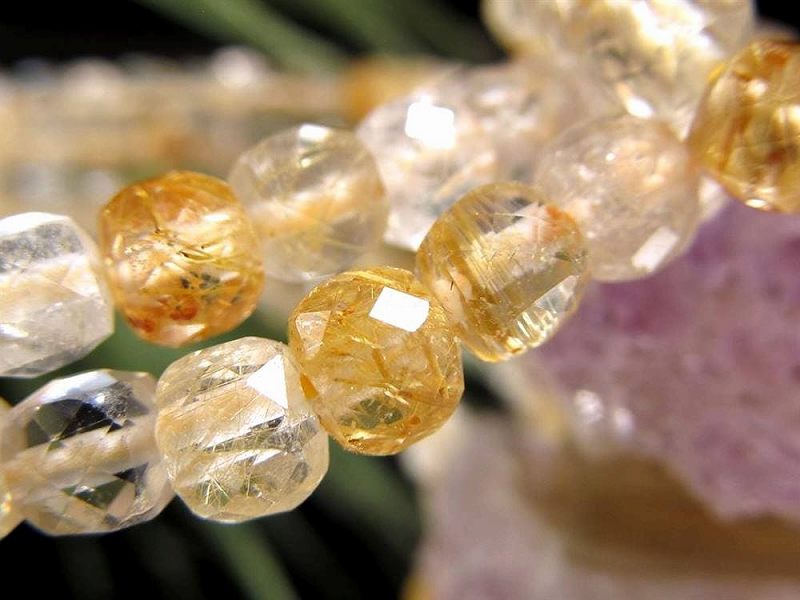 ゴールドルチル入り水晶 キューブカット ブレスレット 幅約4mm-4.5mm前後 キラキラキューブカット 合わせやすいシンプルデザイン 透明感抜群