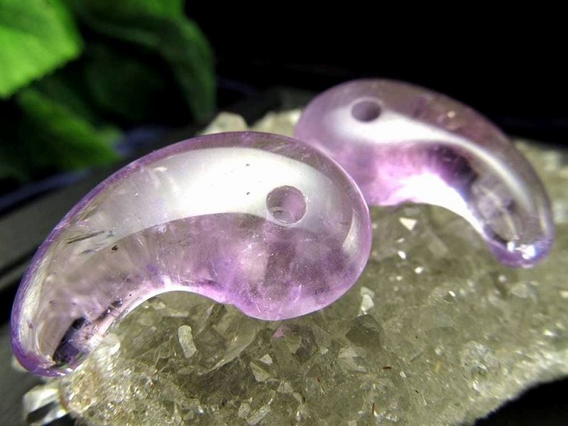 1個売り Lサイズ ラベンダーアメジスト 勾玉 縦約30mm×横約17mm 天然石 ブラジル産