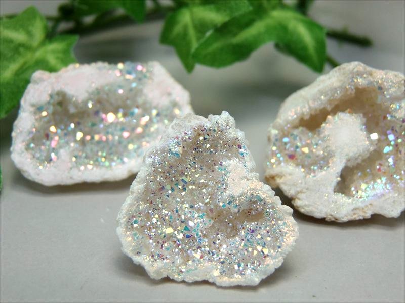 ハーフカット セット売り キラキラ オーラ加工 ちびジオード 昌洞 約100gセット 美結晶 天然石 空間浄化にもインテリアにも最適 モロッコ産 パワーストーン