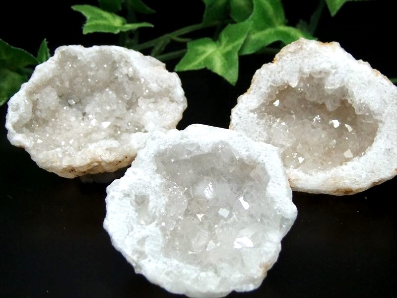 キラキラ 天然タイプ ちびジオード 昌洞 ハーフカット 1個売り 30g-40g 美結晶 天然石 空間浄化にもインテリアにも最適 モロッコ産 パワーストーン 天然石