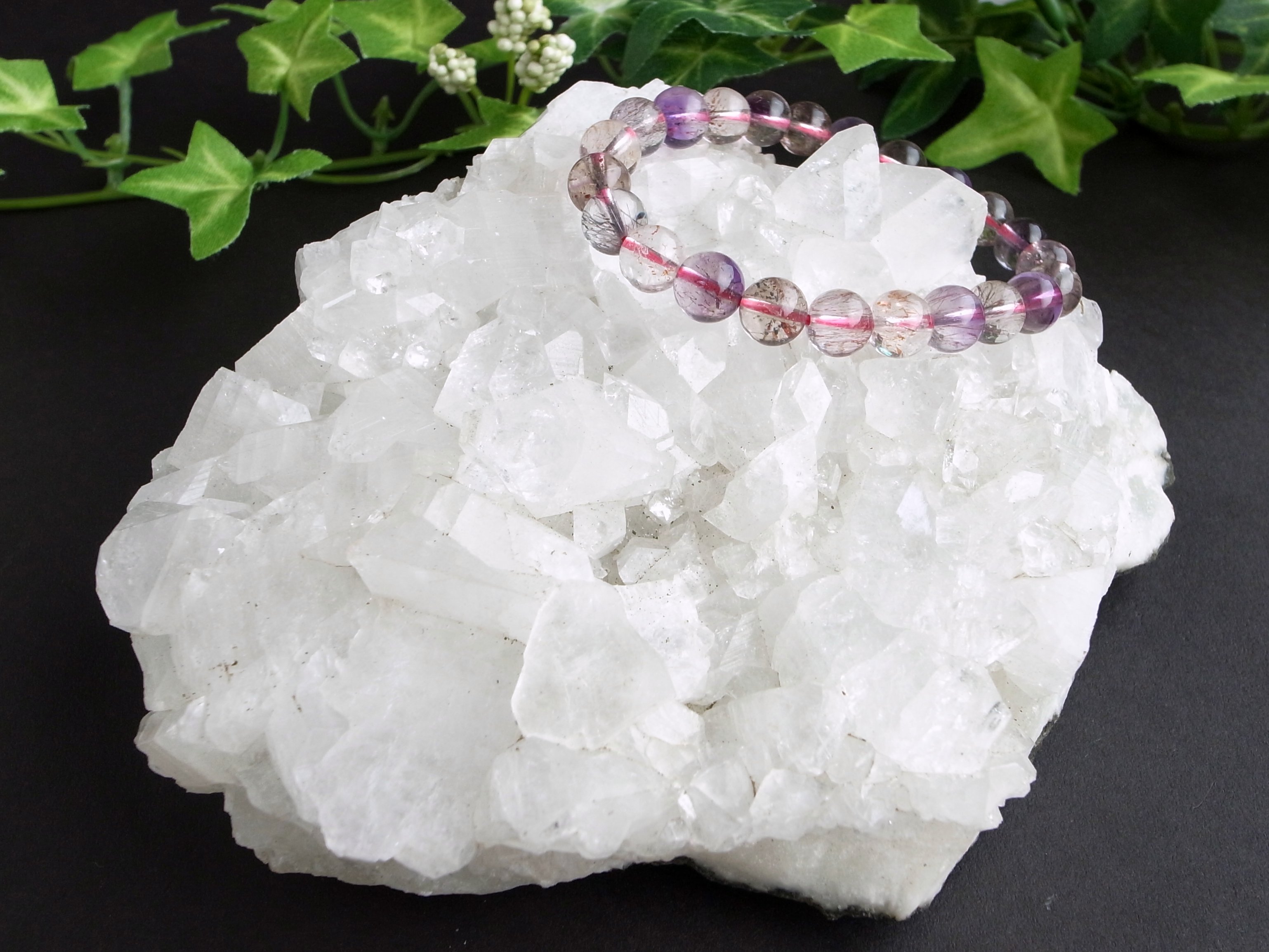 虹入り 4A アポフィライト 魚眼石 クラスター原石 最大幅139mm 重さ550g 麗しい結晶群 直観力や洞察力を高める石 天使の水晶 第三の目を開く 1点もの