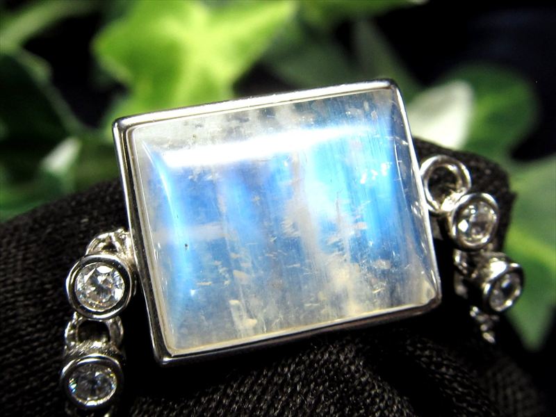 ブルームーンストーン 月長石 スクエアカボション デザインブレスレット 石サイズ約12mm-15mm×9mm-11mm前後 ジルコニア装飾 アジャスター金具付き