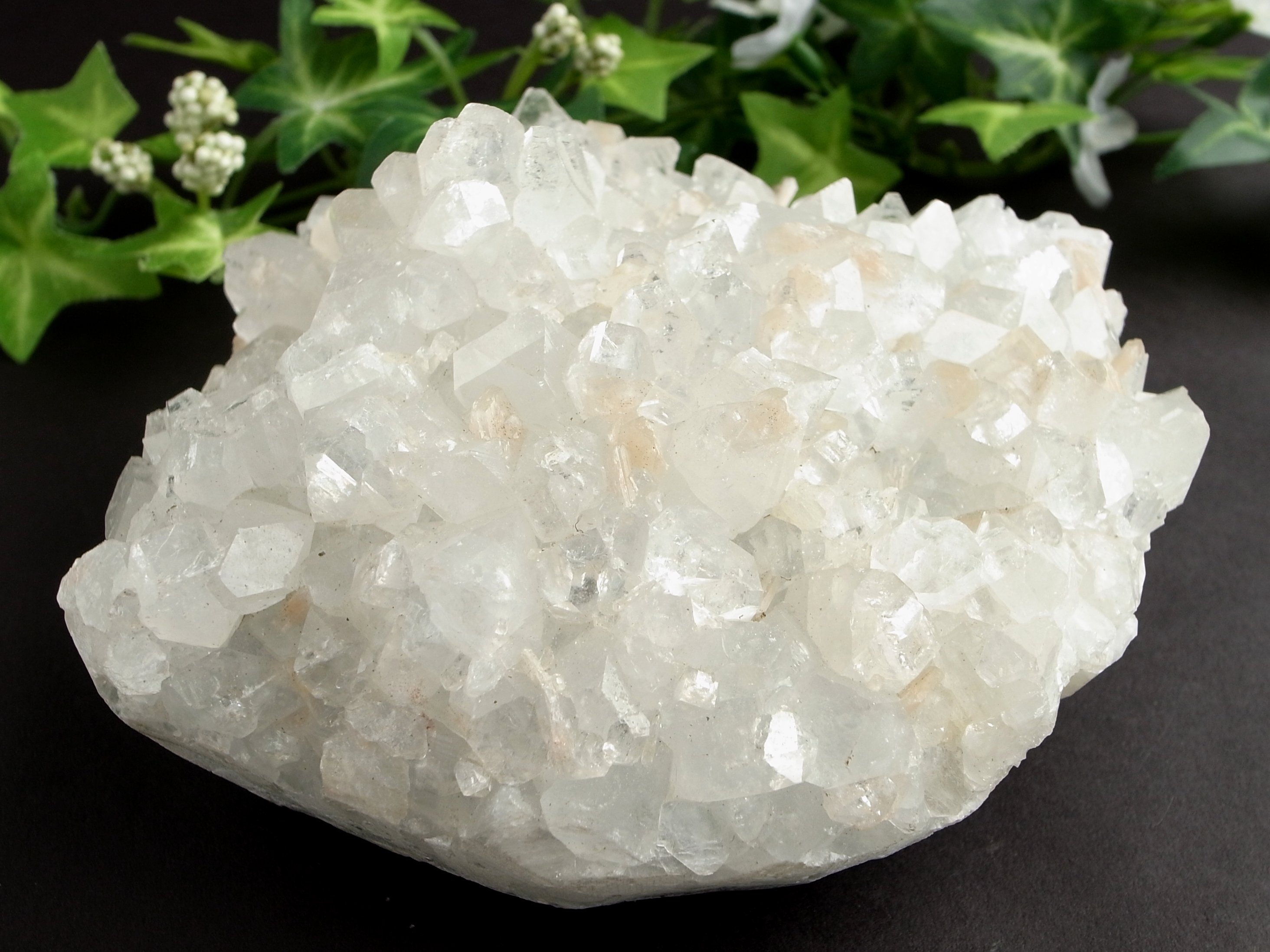 4A アポフィライト 魚眼石 クラスター原石 最大幅123mm 重さ777g 麗しい結晶群 直観力や洞察力を高める石 天使の水晶 第三の目を開く 1点もの インド産