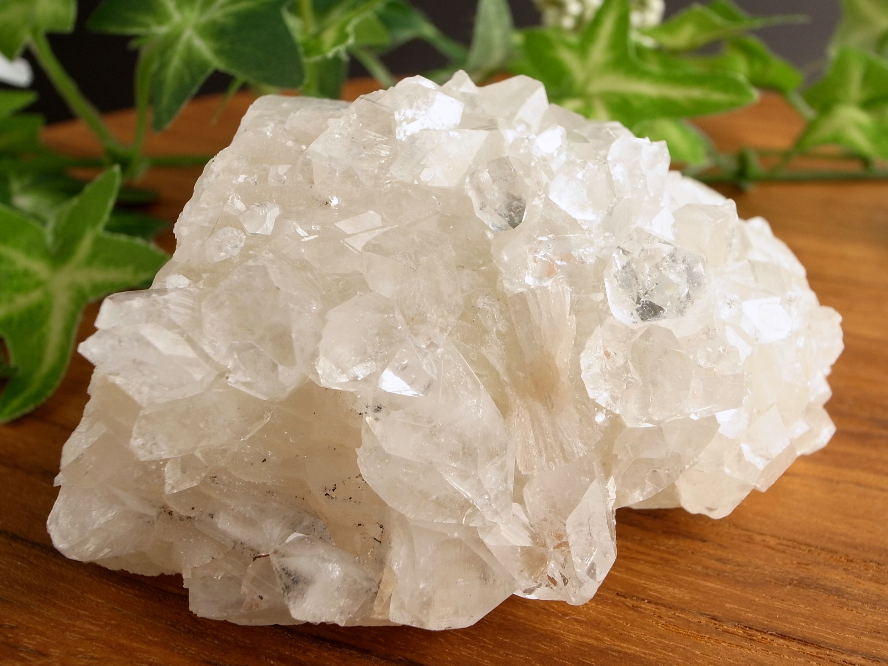 4A アポフィライト 魚眼石 クラスター原石 最大幅86mm 重さ179g 麗しい結晶群 直観力や洞察力を高める石 天使の水晶 第三の目を開く 点もの インド産