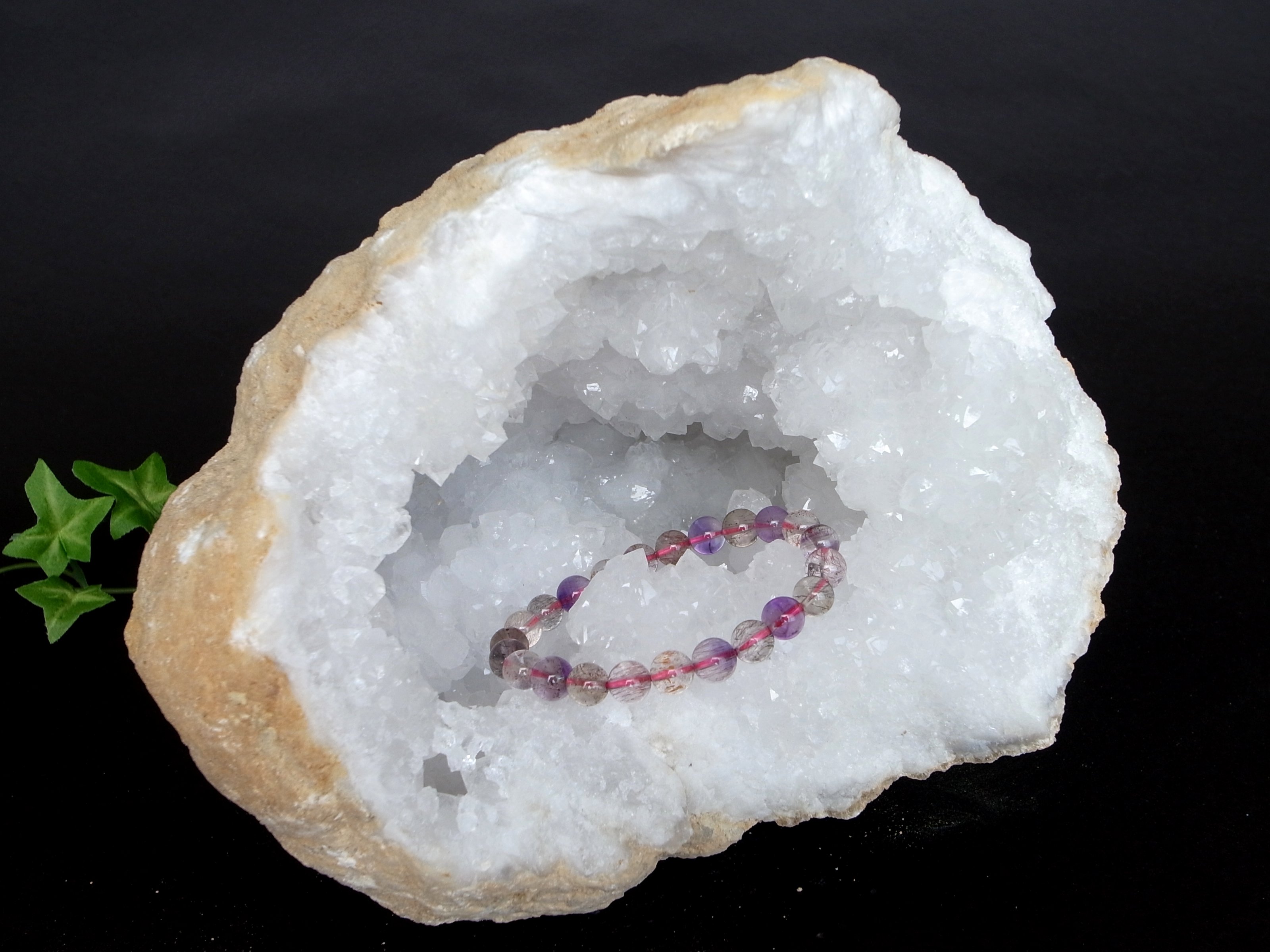 空間たっぷり 特大サイズ 自然の神秘 モロッコ産ジオード 晶洞 水晶原石 ハーフ 約4652g 完全浄化に 極上キラキラ水晶 クォーツ 天然石などの浄化に