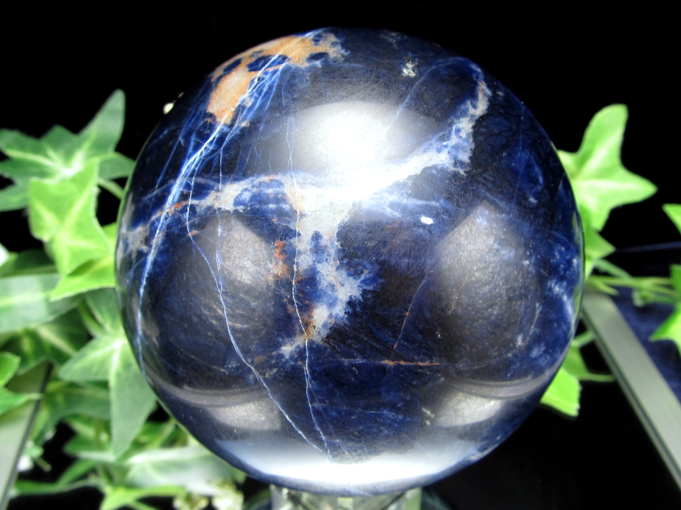 ソーダライト 丸玉 台座付 直径79mm 重さ588g 極上濃色ディープブルー 夢や目標のサポートをする石 方曹達石 一点物 ブラジル産 パワーストーン 天然石