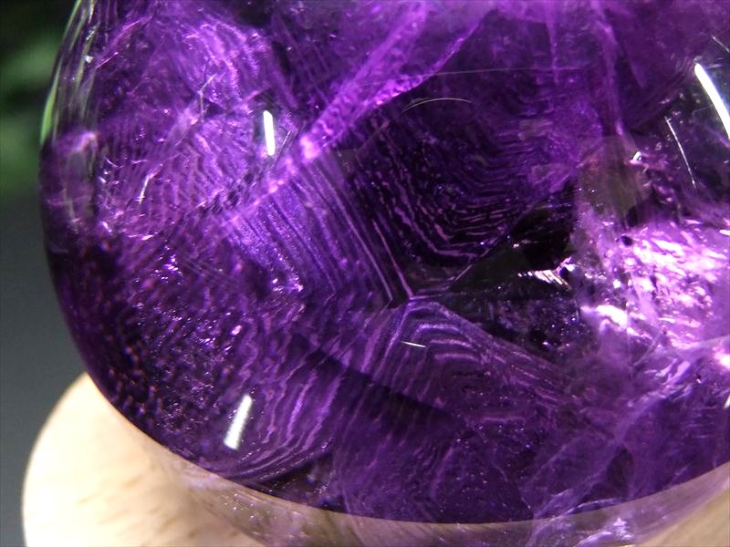浮かび上がる天使の指紋 S級 アメジスト 紫水晶 丸玉 LED台付 直径55mm 重さ226g 透明 愛の守護石 癒しと安らぎの石 アメトリン 一点もの ウルグアイ産