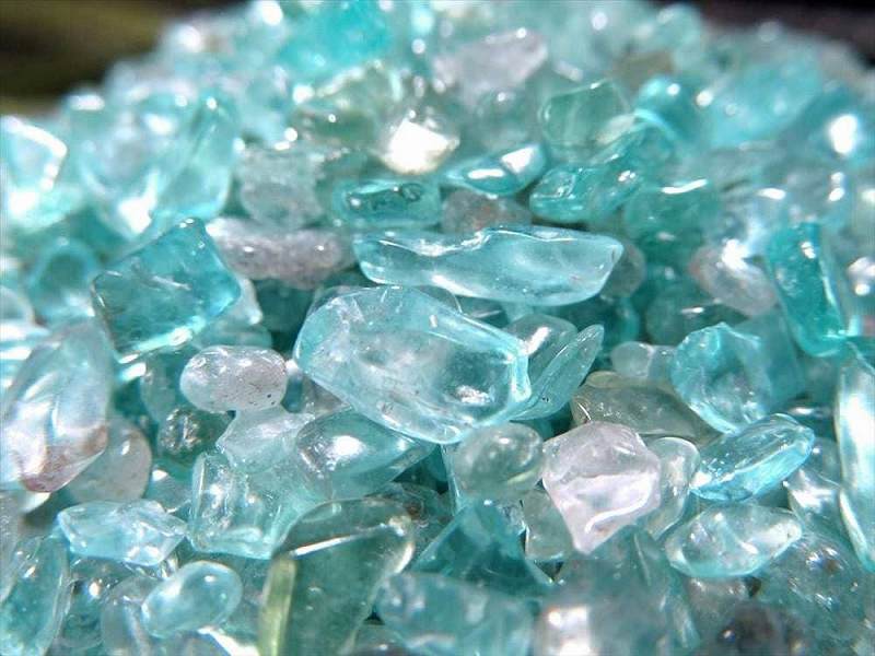 小粒タイプ スカイアパタイト 燐灰石 さざれ 約100g入り 濃色高透明度タイプ 浄化用・インテリアに 粒の大きさ約2mm-4mm ブラジル産 パワーストーン 天然石