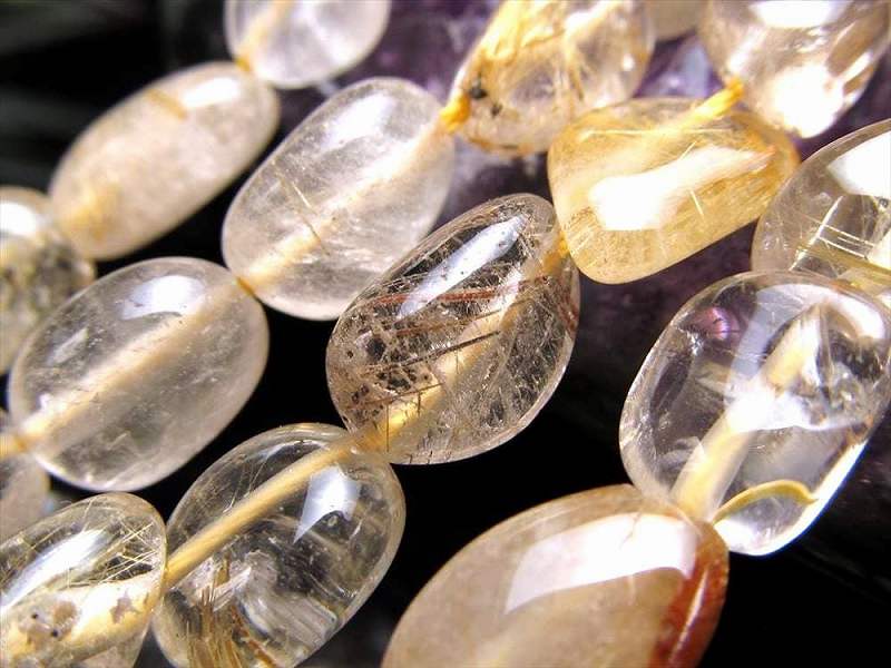 ゴールドルチルクォーツタンブル 連 粒サイズ約6mm-8mm 一連 約37-40cm 針入り水晶 ブラジル産 rn-s パワーストーン 天然石