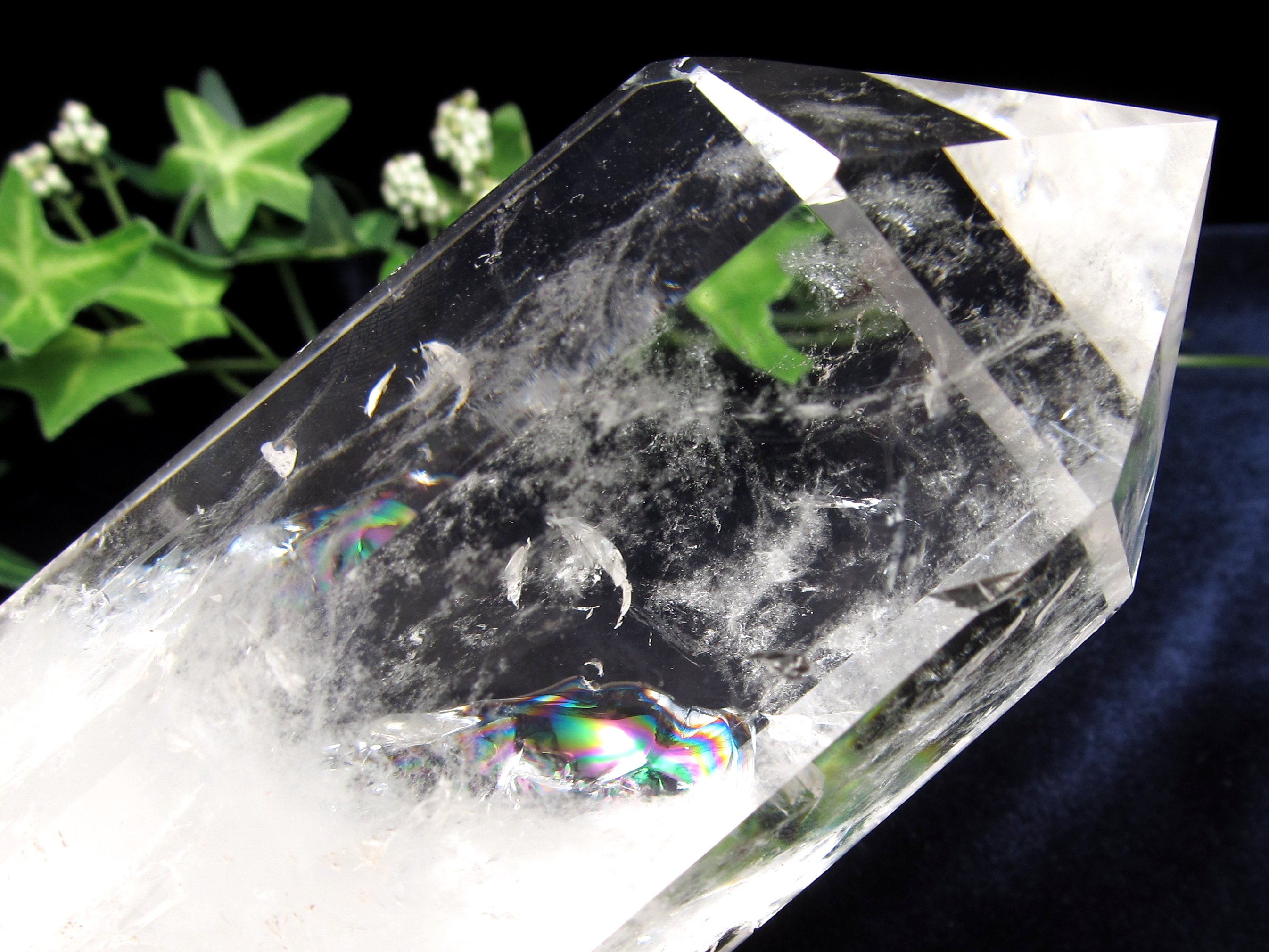 虹入り 透明水晶 ポイント 専用木製台座付 高さ200mm 重さ927g 極上超透明 浄化 インテリア 一点もの ブラジル産