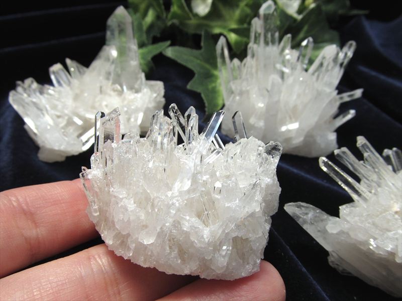 5A 四川省産 水晶クラスター原石 1個売り 重さ約20g-30g 超透明結晶 超人気キラキラ針状結晶 浄化 原石 母岩までキラキラ 四川省産 パワーストーン 天然石