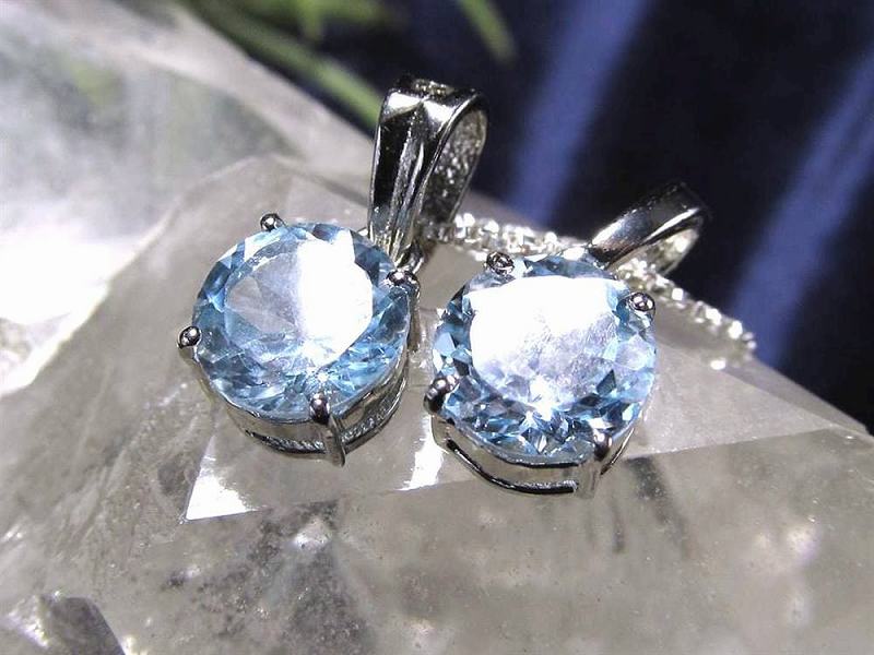 スイスブルートパーズ ペンダントトップ ラウンドカット型 石サイズ約8mm 1個売り ハイクオリティをお手頃価格で 11月の誕生石 明るい希望をもたらす石