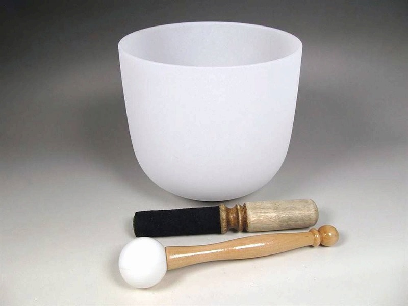 癒しの音色 Mサイズ クリスタル シンギングボウル マレット[枹 ばち ]付き 高さ約16cm 幅約17.5cm 風水グッズ 空間・天然石アクセサリー浄化 瞑想鈴
