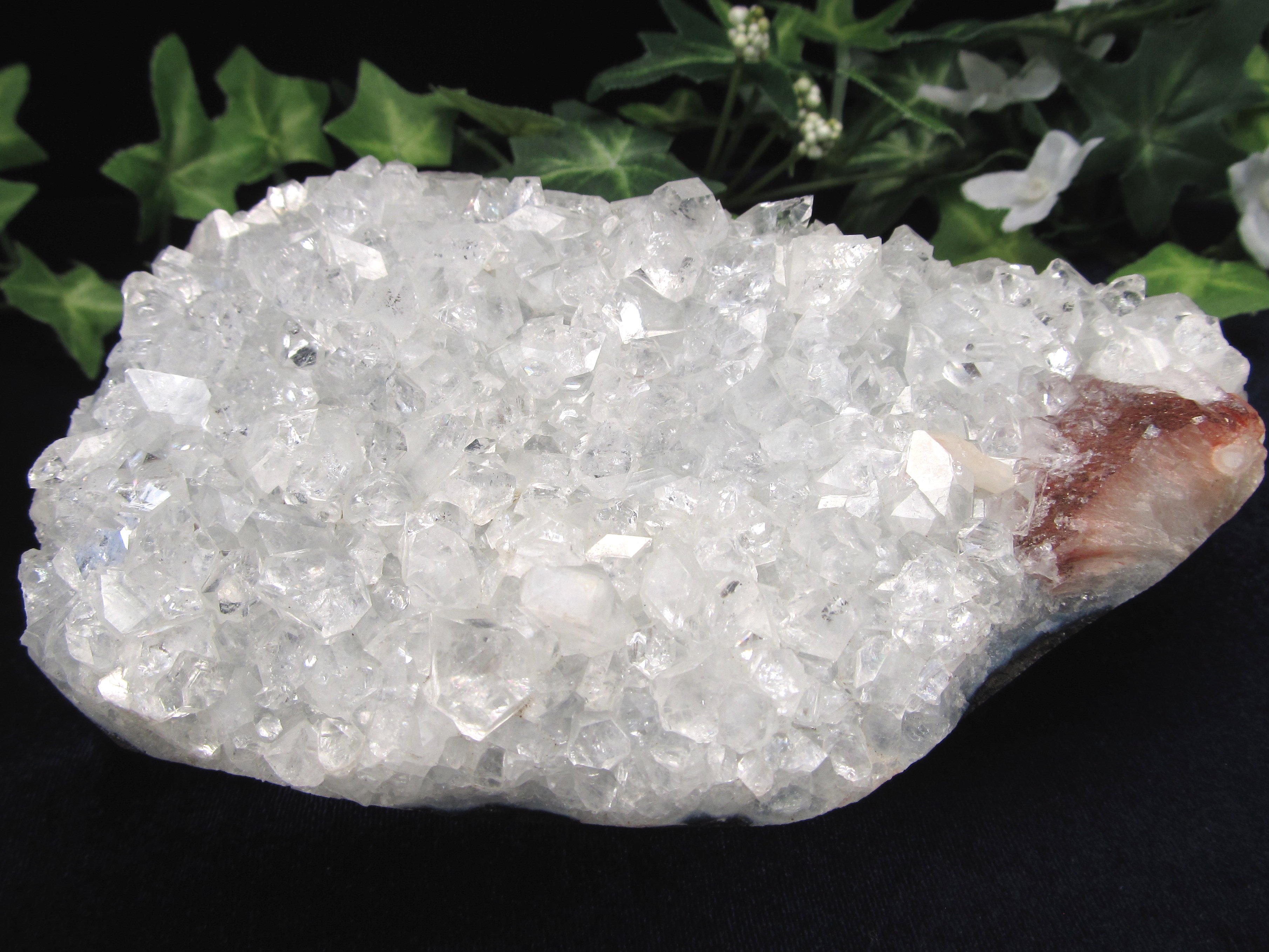 魅惑のアジャンタ アポフィライト 魚眼石 クラスター原石 最大幅約131mm 重さ約568g 第三の目を開く 強力な浄化の石 ゼオライトグループの結晶鉱物