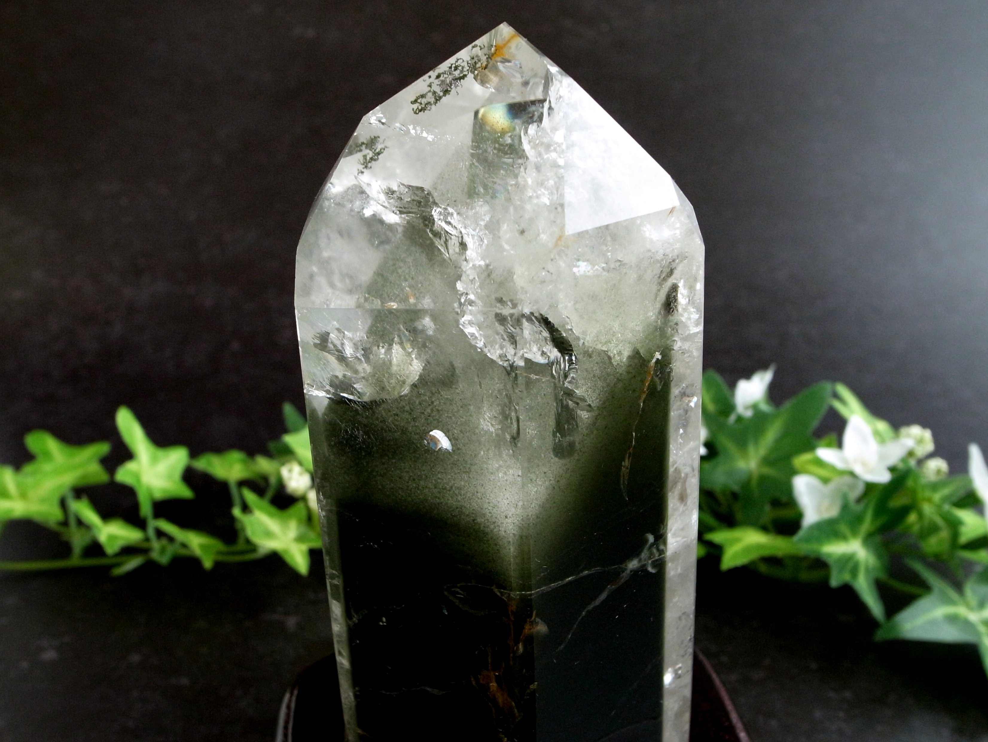 虹入り 5A 鏡花水月 グリーンガーデン ポイント置物 専用木製台座付き 高さ約165mm 重さ736g グリーンガーデン水晶 庭園幻影水晶 極上一点物 ブラジル産