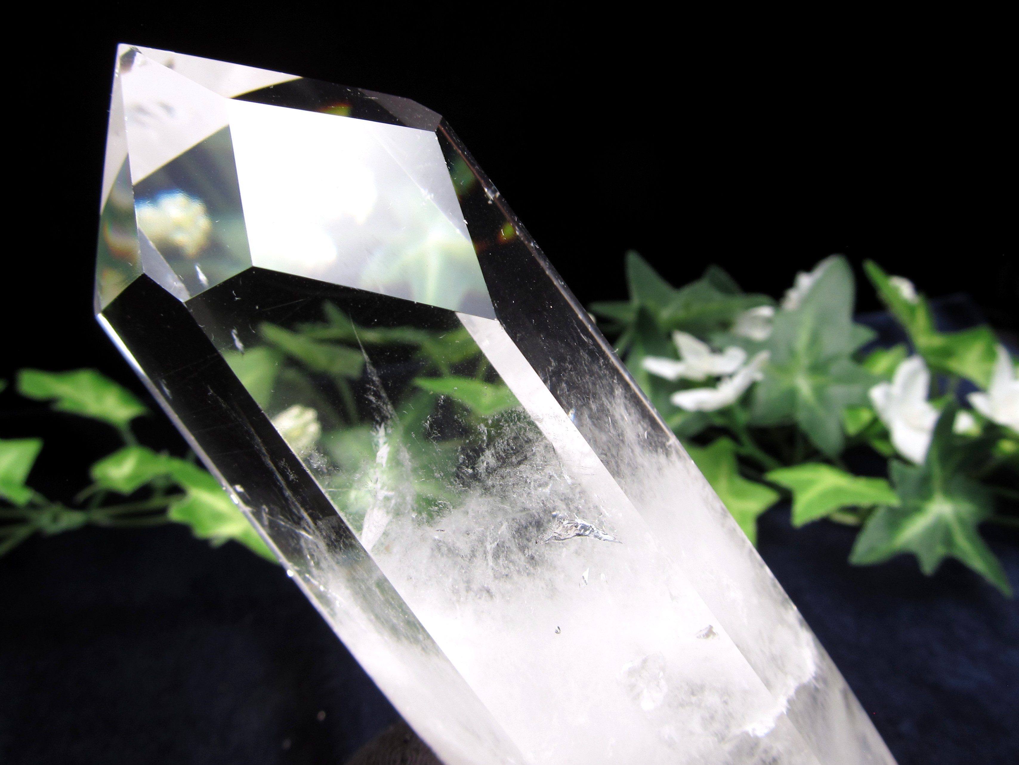 ウィンドウクォーツ・虹入り 透明水晶 ポイント 専用木製台座付 高さ174mm 重さ352g 極上超透明 浄化 インテリア 一点もの ブラジル産