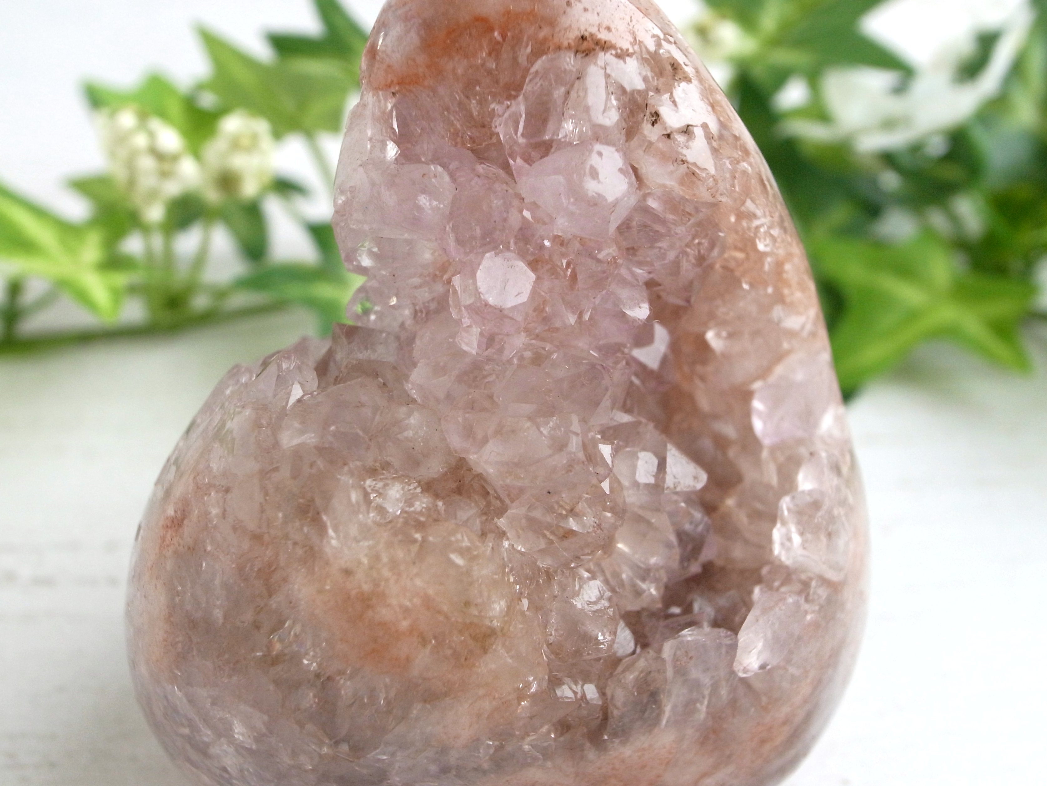 ピンク色の紫水晶 ピンクアメジスト クラスター原石 重さ154g ピンクアメジストが放つ温かな癒しの波動 ハートに静かに響く 優しい調べ 2月誕生石 一点物