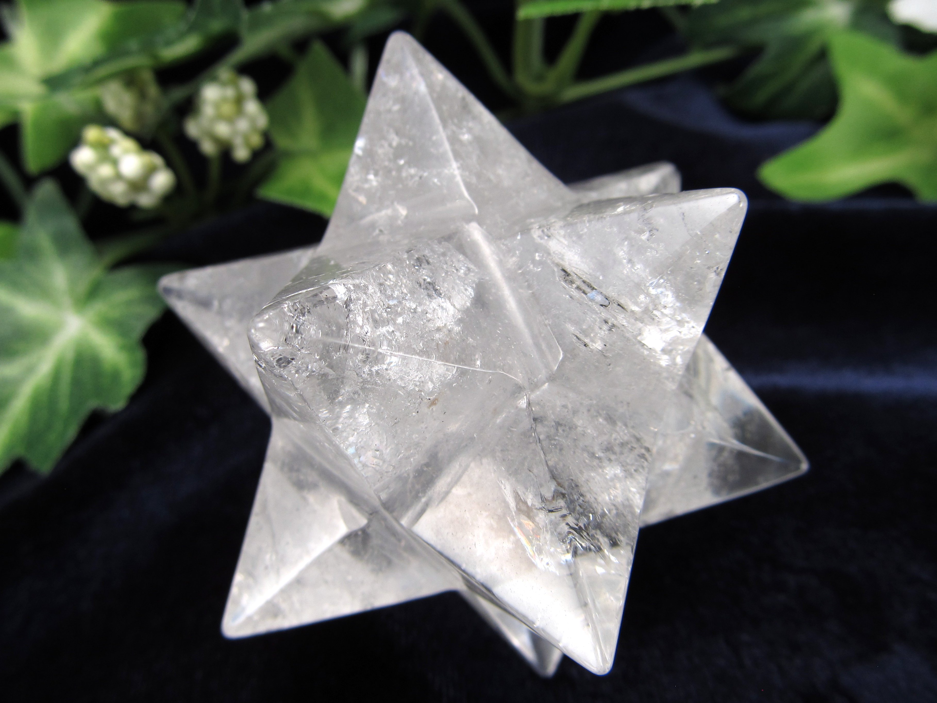 超希少レムリアンシード贅沢使用 虹入り 水晶 アステロイド 小星型12面体 置物 最大幅約59mm 重さ約99g 五芒星と六芒星と正十二面体を兼ね備える