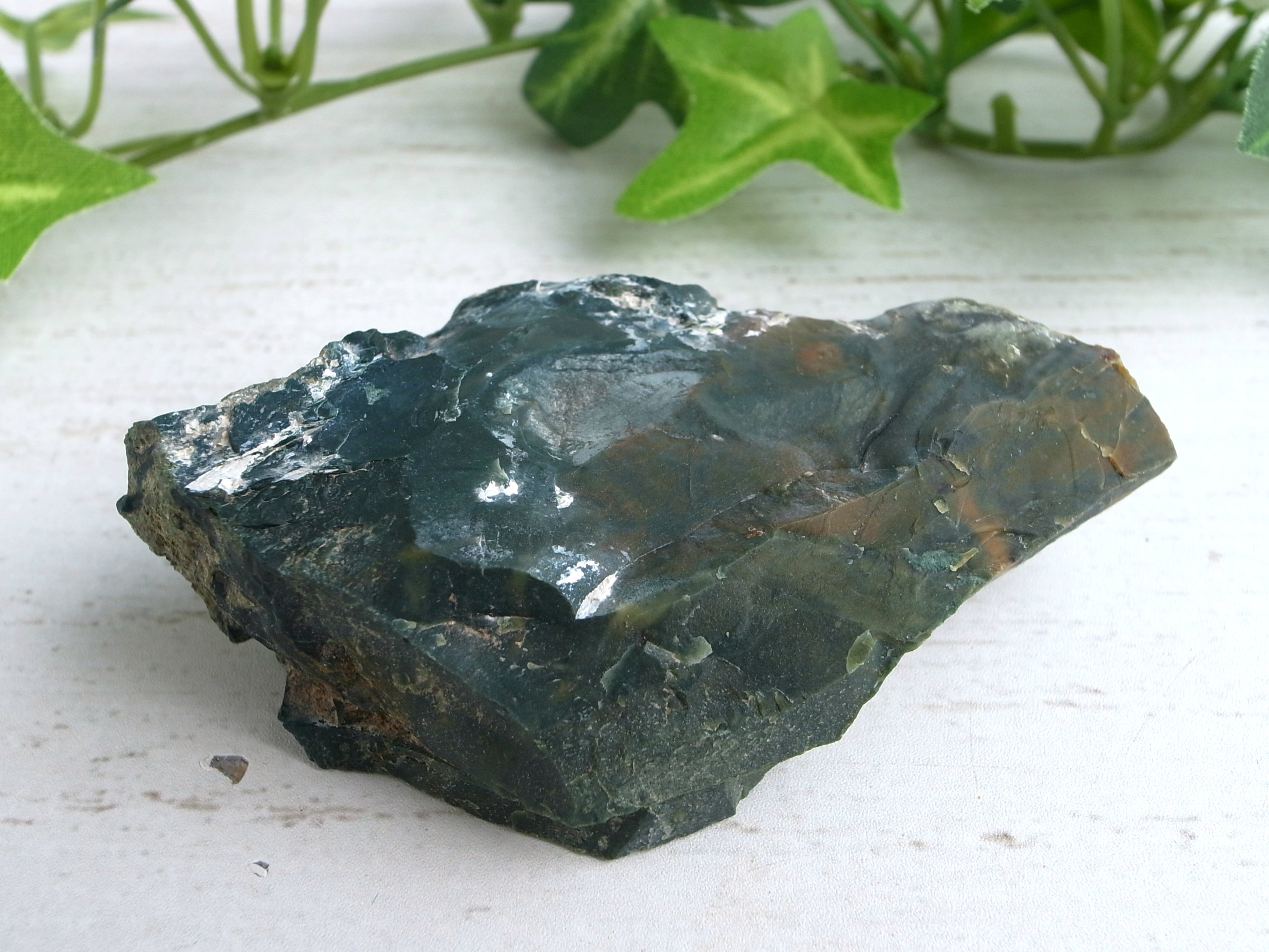 高品質 濃い緑 出雲石 碧玉 原石 深緑タイプ 73g 幅77mm 大地のパワーを感じる石 ジャスパー 碧玉 島根県 松江市 玉湯町 玉造 花仙山 産