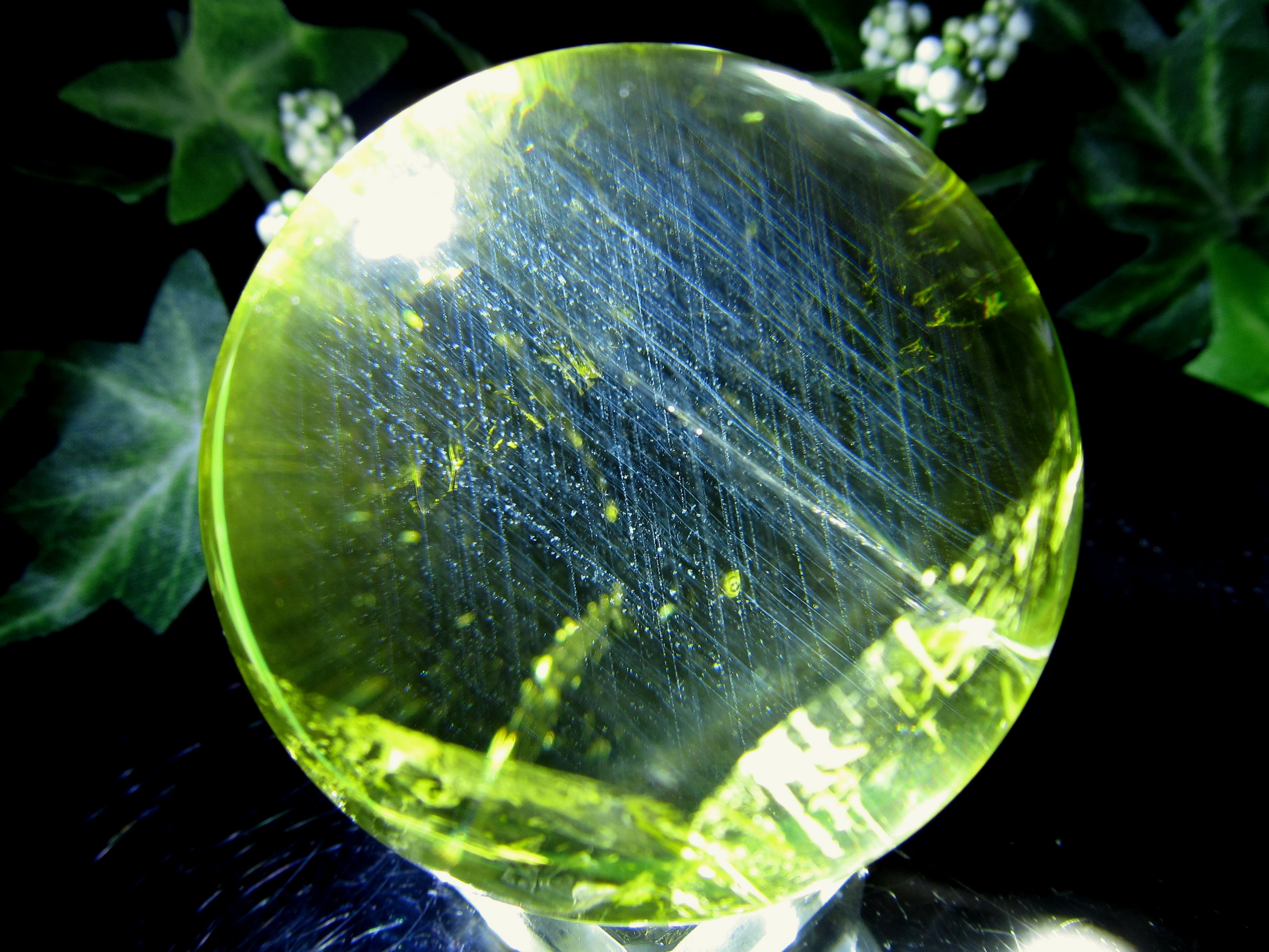 天翔ける虹の架け橋 くっきりエンジェルラダー・虹入り 5A 超透明 シトリン 丸玉 台座付き 直径約46mm 重さ136g 金運 財運 幸運 お守りにも 一点もの