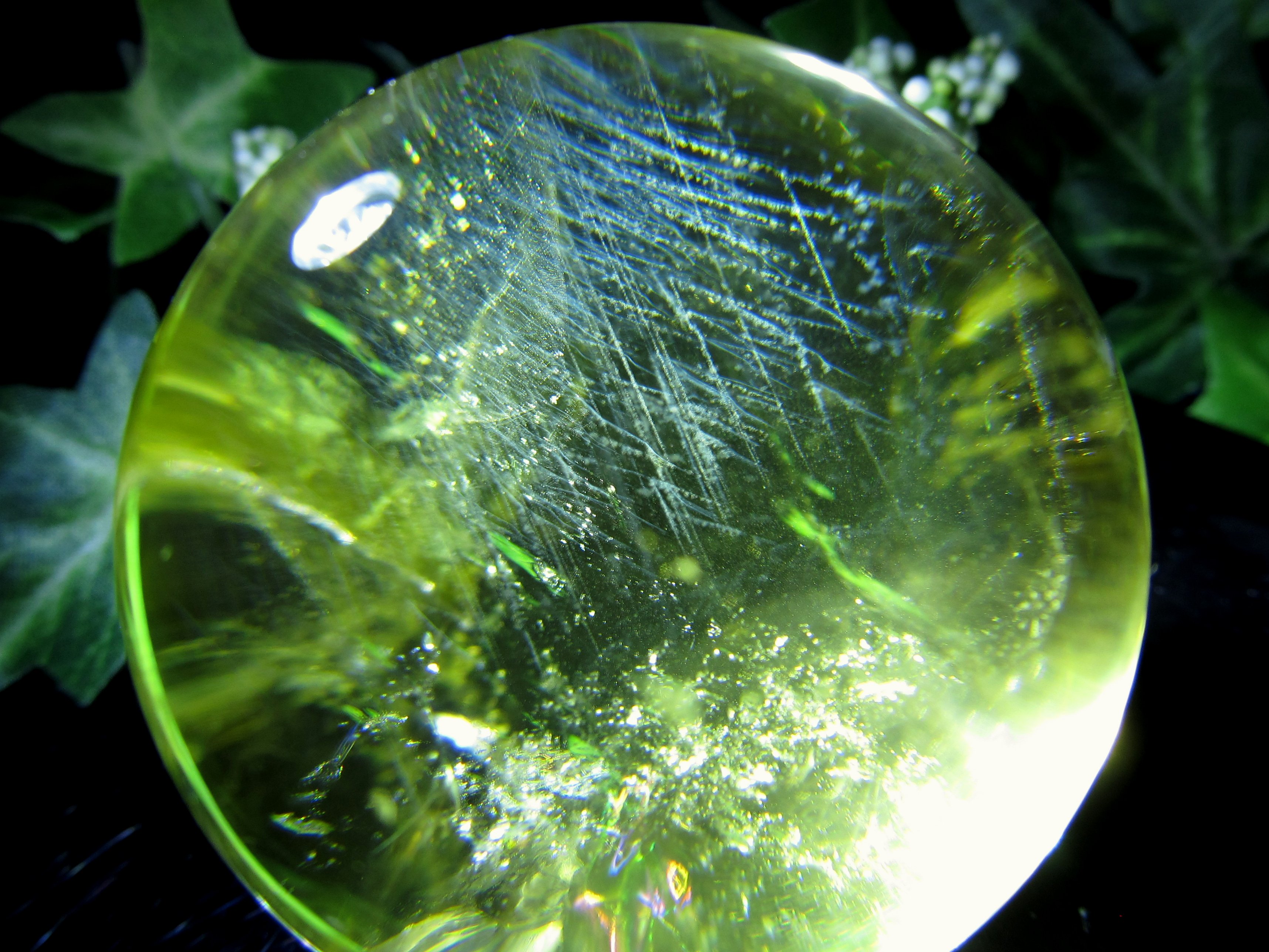 くっきりエンジェルラダー・虹入り 5A 超透明 天翔ける シトリン 丸玉 台座付き 直径約47mm 重さ144g 金運 財運 幸運 お守りにも 一点もの ブラジル産