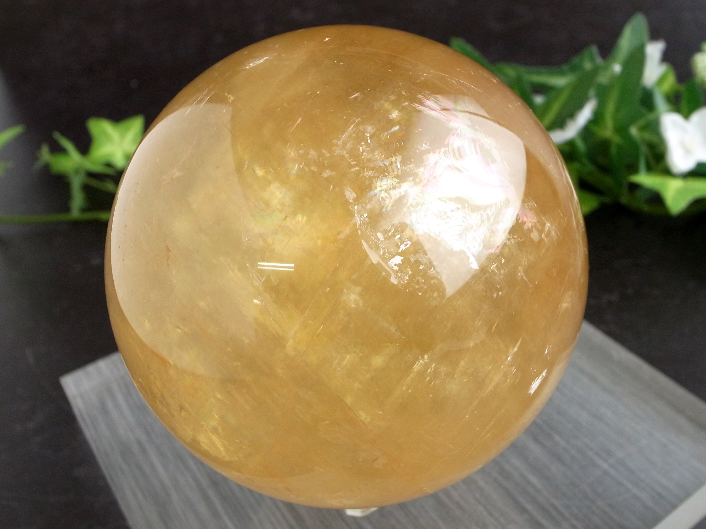別格 透明 4A 虹入り ディープゴールデン カルサイト 丸玉 台座付 直径約82mm 重さ809g 繁栄と成功の象徴 丸玉置物 一点もの メキシコ産 パワーストーン