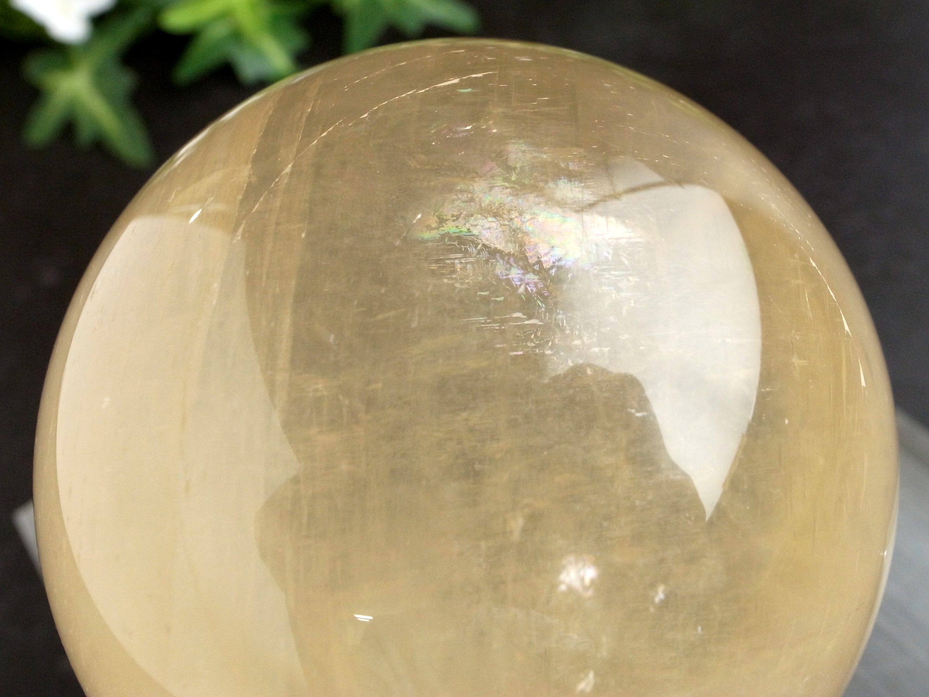 別格 透明 虹入り 4A ゴールデン カルサイト 丸玉 台座付 直径77mm 重さ688g 繁栄と成功の象徴 丸玉置物 一点もの メキシコ産