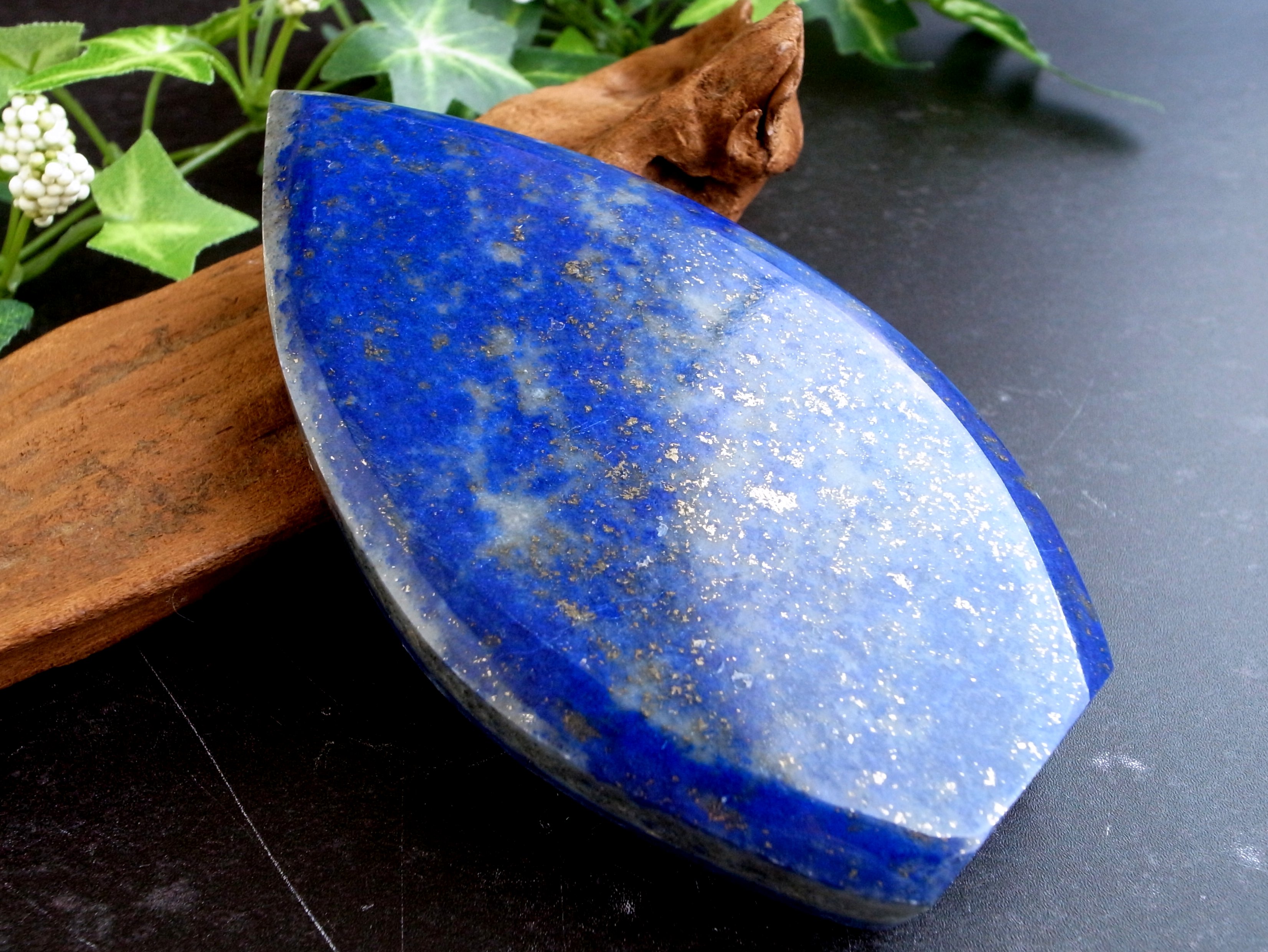 ラピスラズリ ドロップ型 置物 重さ250g つやつや光沢のある紺色 幸運を呼び寄せる アフガニスタン産 パワーストーン 天然石