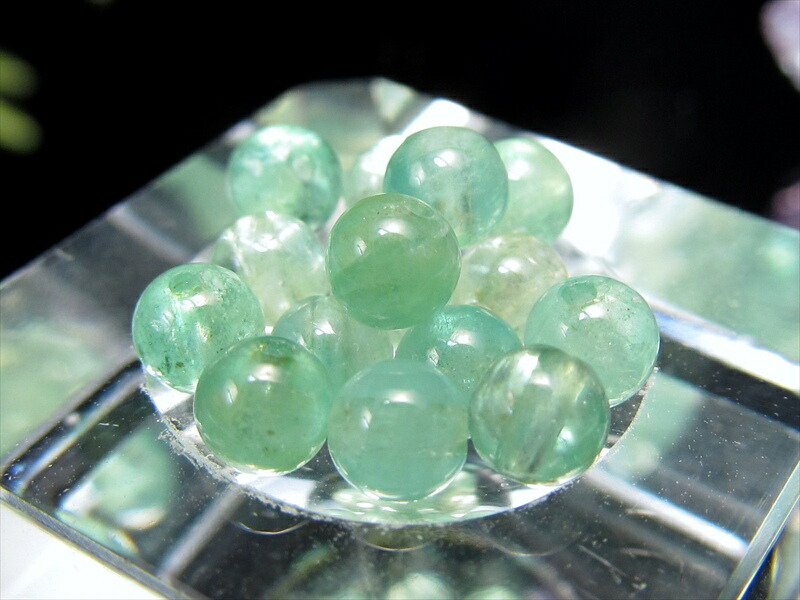 現品の19個 抜粋鑑別済み 5A級 エメラルド 翠玉 バラ珠売り 1粒売り 約3.5mm-4mm 世界4大宝石 透明ロイヤルクラス ザンビア産