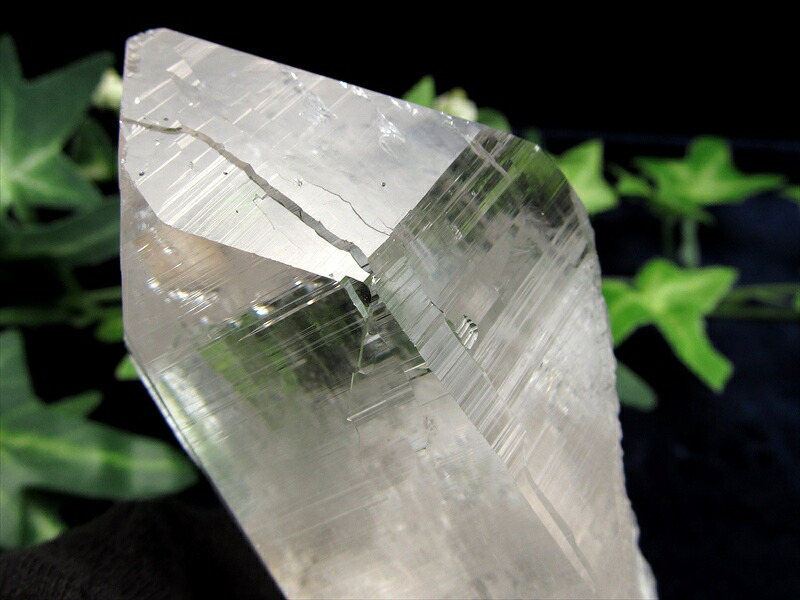 ギャランティーカード付 ガネーシュヒマール産 水晶 原石 最大幅約93mm 重量約195g 神に最も近い場所で採掘される特別な水晶 ネパール・ガネーシュヒマール産