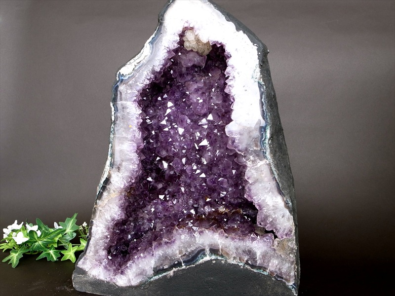 店頭展示中 ゲーサイト有・カルサイト共生 どっしり安定型 アメジスト ドーム アメジストカペーラ 高さ 365mm 重さ 18.1kg 風水最強 家運や社運の上昇に
