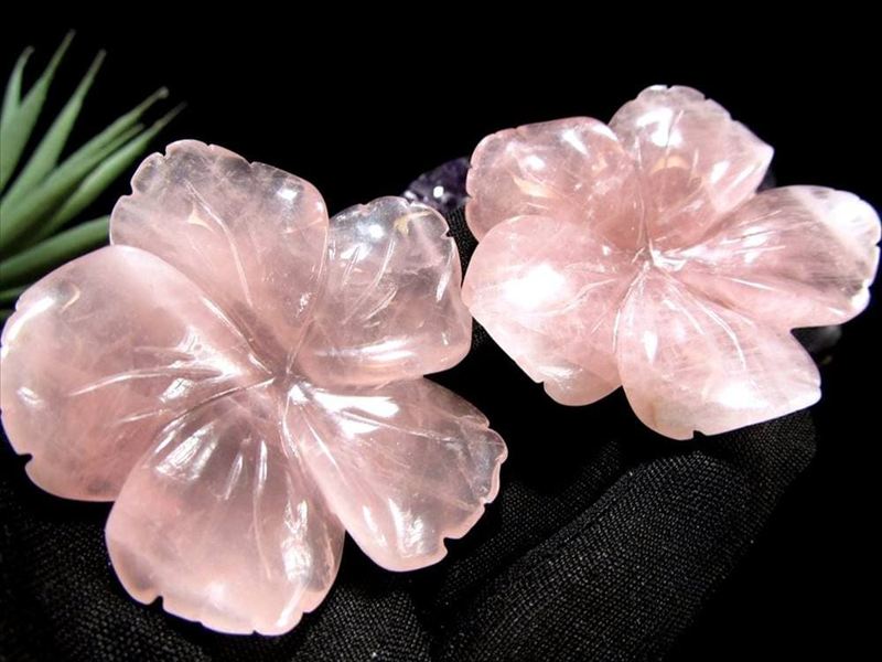 春の訪れ 桜モチーフ Lサイズ ローズクォーツ 紅石英 桜彫刻置物 最大幅約5cm-5.5cm 恋愛・愛情運を象徴するストーン インテリアやお守りとしても ブラジル産