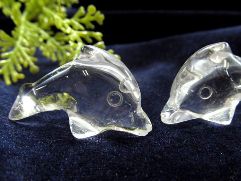 天然水晶 ドルフィン 彫刻置物 縦約3cm 横約1cm 1個売り 幸運を呼び込むキュートなイルカ 幸運の使者 インテリアや贈り物に ブラジル産 パワーストーン 天然石