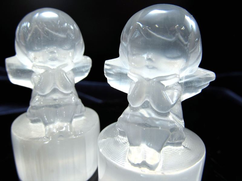 持ち運びやすいミニサイズ セレナイト ミニエンジェル 彫刻置物 高さ約4.5cm 1個売り 幸福を運ぶ天使モチーフ 天然ジプサム サティンスパーキャッツアイ