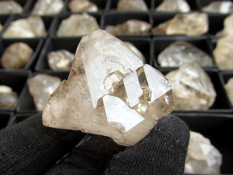 限定70個 ジャカレー水晶 エレスチャル水晶 結晶石 1個売り 重さ13g-45g 強力な癒しの力 天使のギフト ナチュラル原石 セプターや虹入りも