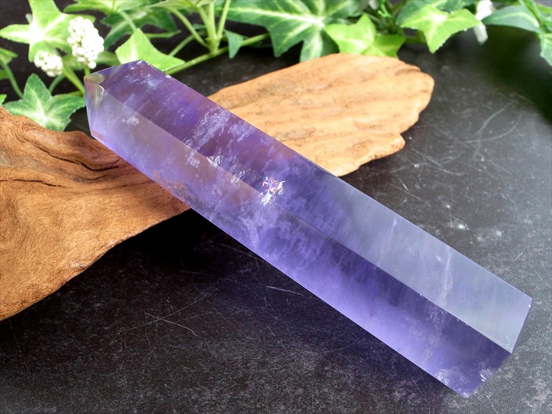 激レア 虹入り パープルフローライト 蛍石 ポイント 高さ 121mm 重さ 177g パープルフローライト六角柱ポイント 超透明 未熟な部分を成長させてくれる石