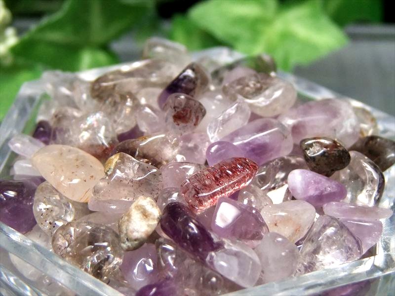 スーパーセブン さざれ クリスタル 200グラム 多鉱物を閉じ込めた水晶 浄化用 粒の大きさ 約4ミリ-12ミリ 潜在能力を引き出してくれる石 ブラジル産 sa-s